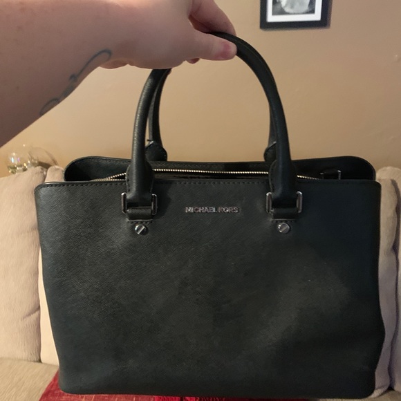 Michael Kors authentic purse - Picture 4 of 7